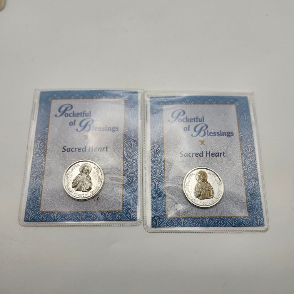 Milagros Sacred Heart Jesus Pocketful Blessings Prayer Token Coin Card Lot 2